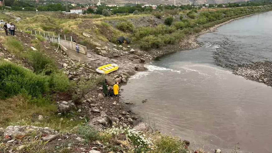 Elazığ'da Murat Nehri'ne giren 14 yaşındaki çocuk kayboldu