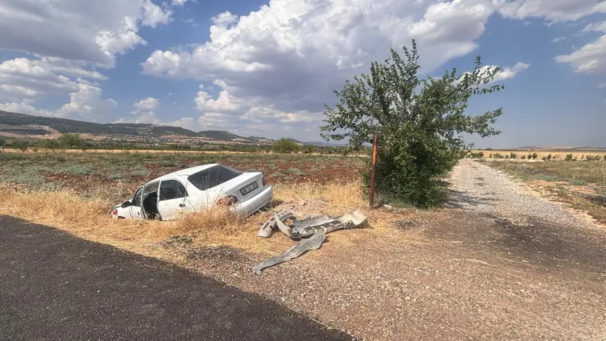 Adıyaman’da otomobil şarampole yuvarlandı: 2 yaralı