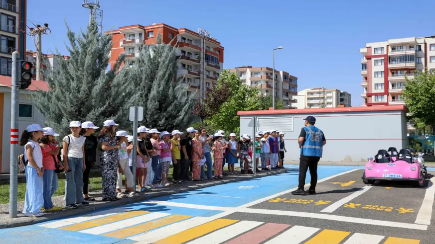 Öğrencilere trafik eğitimi