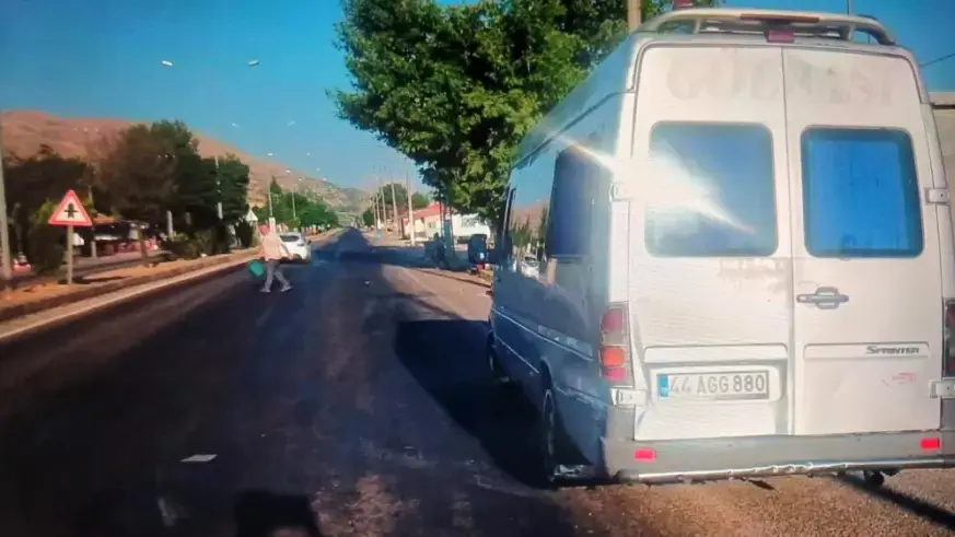 Malatya'da tır ile minibüs çarpıştı, 3 yaralı