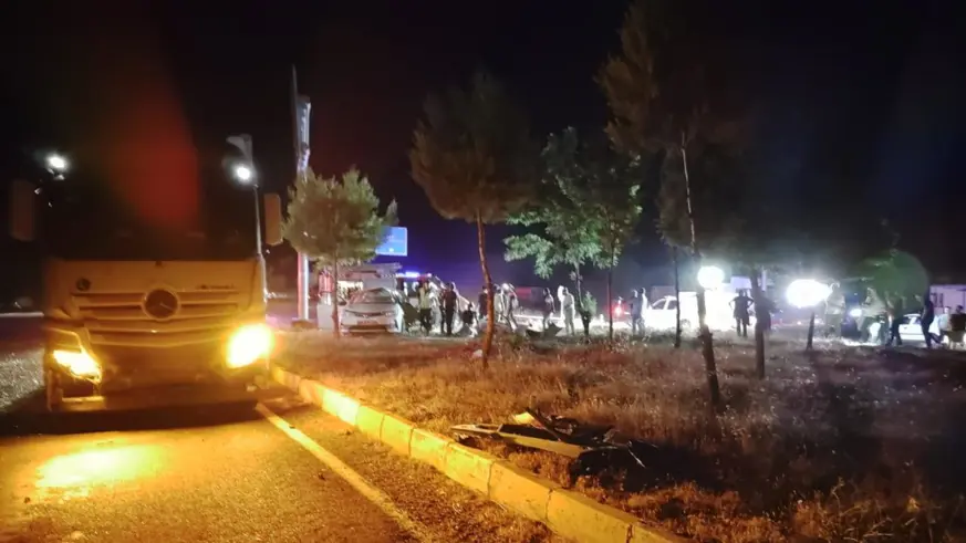 Adıyaman'da tır ile otomobil çarpıştı: 1 ölü, 3 yaralı