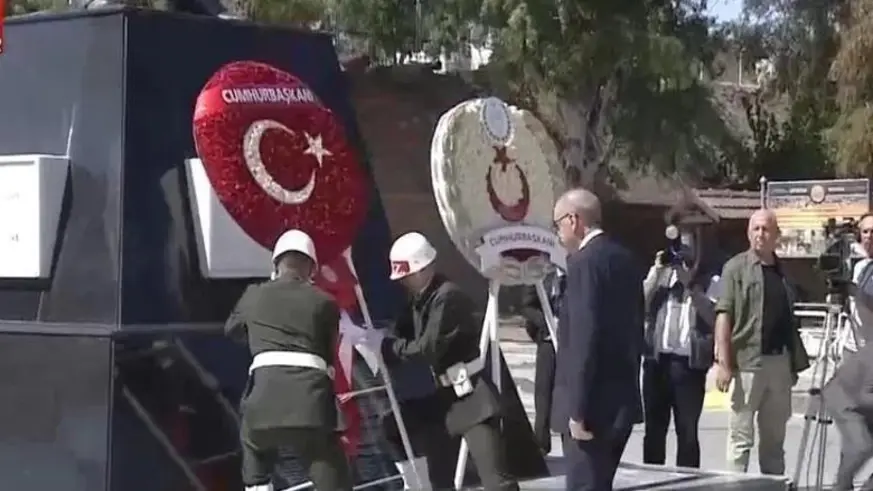 Cumhurbaşkanı Erdoğan, KKTC'de Atatürk Anıtına çelenk sundu