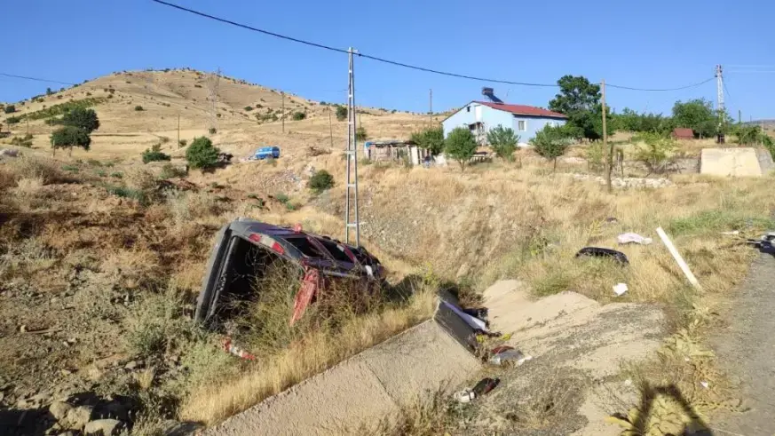 Elazığ'da hafif ticari araç şarampole yuvarlandı: 1 yaralı