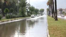 Hatay'da sağanak yağış etkili oldu