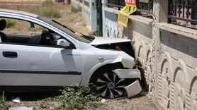 Elazığ’da otomobil bahçe duvarına çarptı: 5 yaralı