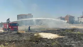 Elazığ'da mahalle arasında çıkan ot yangını söndürüldü