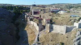 Harput Kalesi'nde 1000 yıllık sanayi sitesi gün yüzüne çıkarıldı