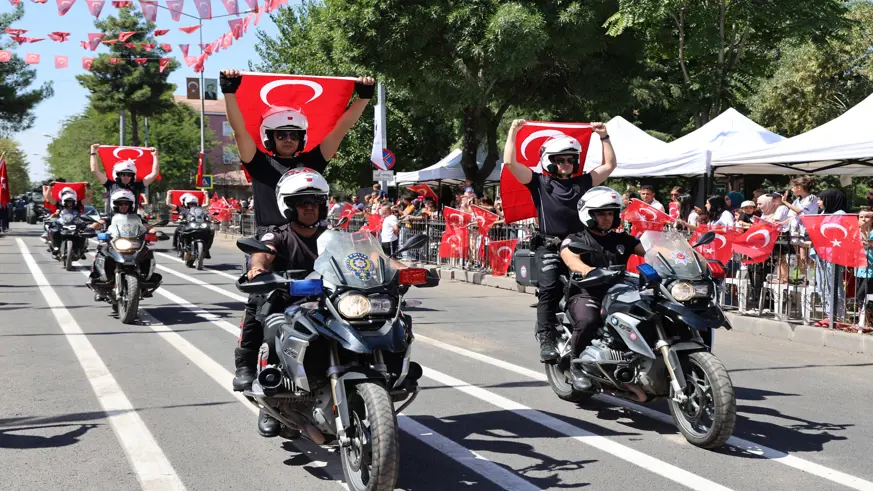 Diyarbakır’da 30 Ağustos Zafer Bayramı etkinliklerle kutlandı; Eşbaşkanlardan katılım gelmedi