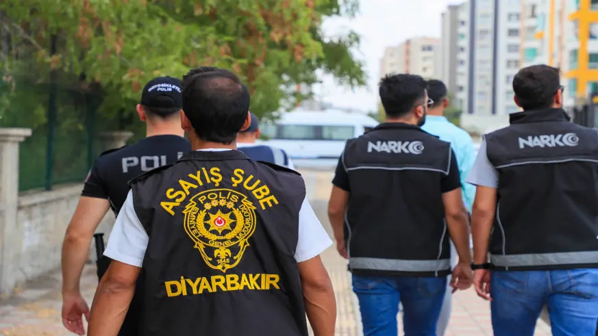 Diyarbakır'da polis ekipleri yeni eğitim döneminde sahada