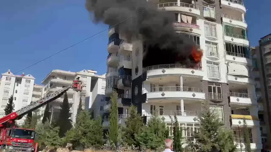 Adıyaman'da korkutan yangın: 4 kişi dumandan zehirlendi