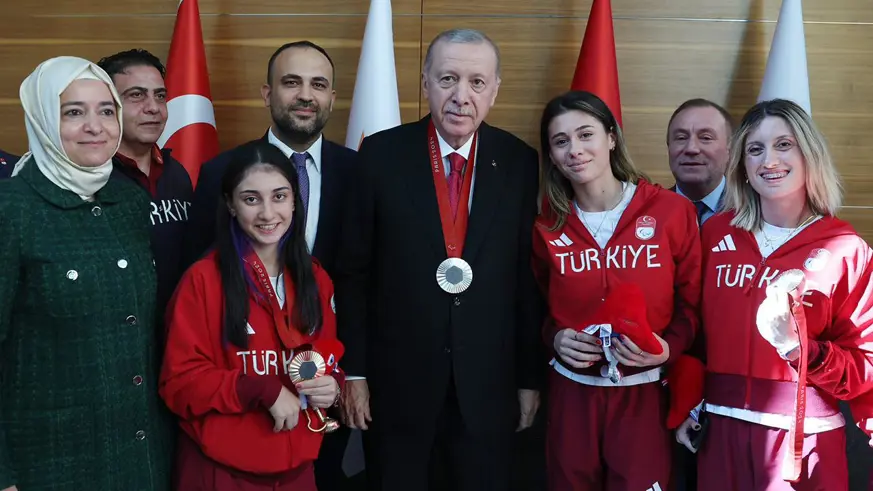 Cumhurbaşkanı Erdoğan, Paralimpik Takımı'nı kabul etti