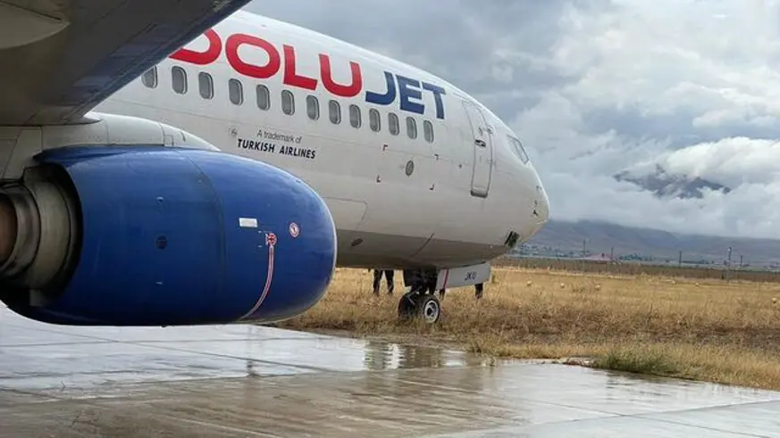 Son dakika haberi Hakkari'de yolcu uçağı pistten çıktı