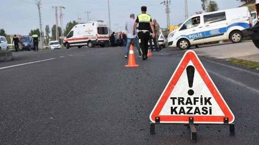 Yayaya çarpmamak için manevra yapan motosikletli hayatını kaybetti