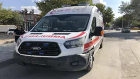 Ambulans ile hafif ticari araç çarpıştı: 2 yaralı