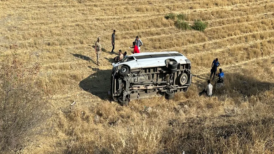 TPAO servis aracı ile taksi çarpıştı: 3'ü ağır 6 yaralı