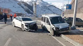 Yüksekova'da trafik kazası: 2 yaralı