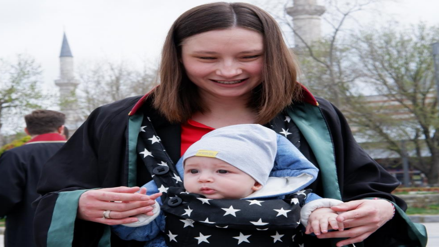 Pencereden düşen avukat kurtarılamadı