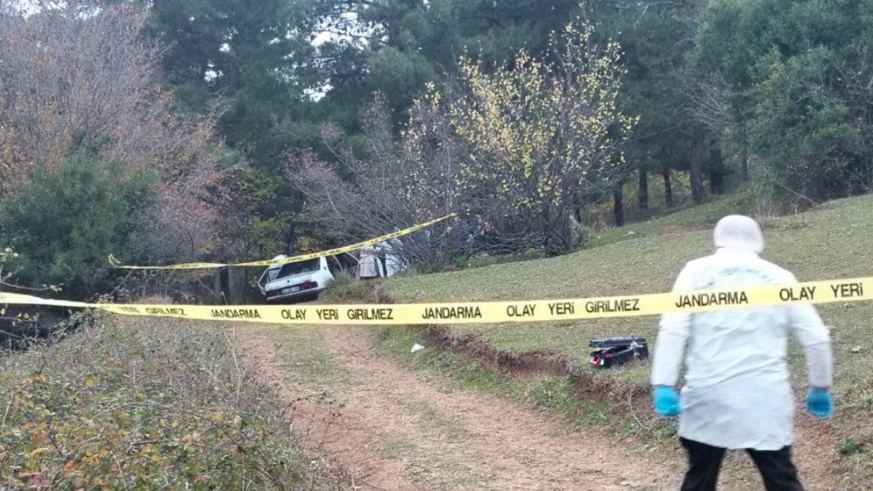 Boşandığı eşini otomobilde vurup canına kıydı