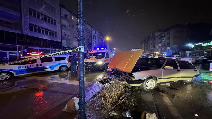 Alkollü sürücü, polis aracında kendini vurdu