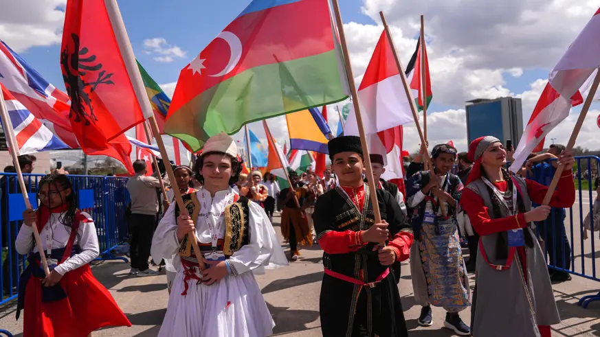 Dünya çocukları şenlik yürüyüşüne katıldı