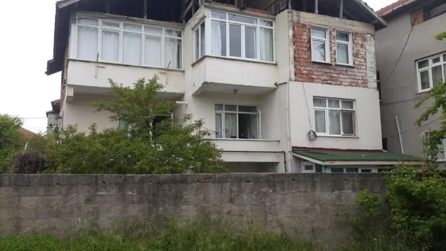 Evinin balkonunda ölü bulundu
