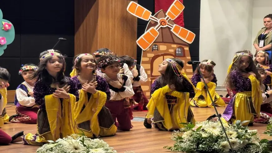 Masal diyarı çocuk festivali gösterisi