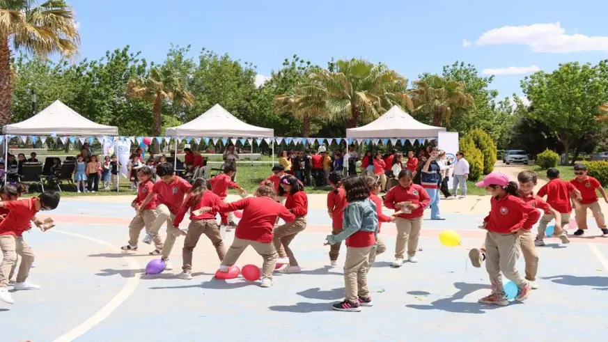 Şanlıurfa’da çocuk şenliği renkli geçti
