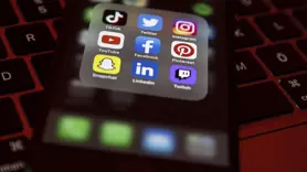 Dijital cihaz ve platform kısıtlamaları hız kesmiyor
