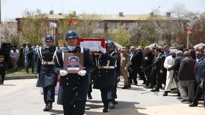 Şehit olan güvenlik korucusu son yolculuğuna uğurlandı