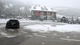 Erzurum'a mayısın ortasında lapa lapa kar yağdı