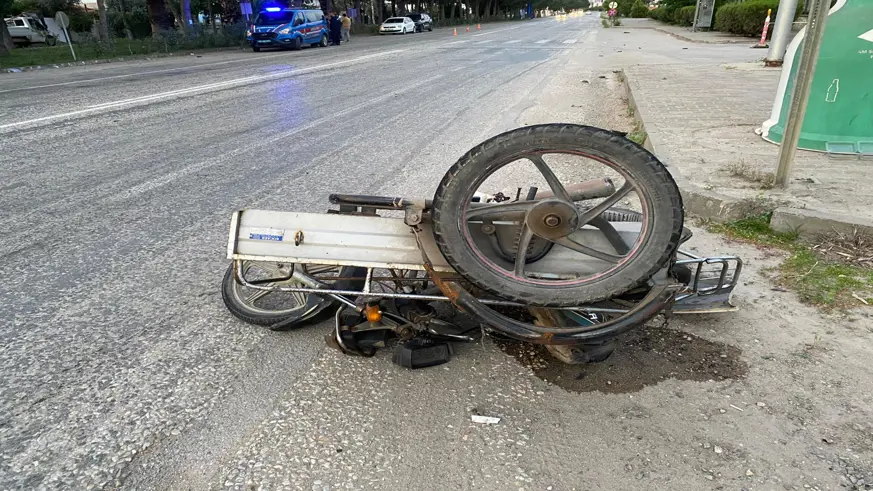 Otomobilin çarptığı motosikletteki karı koca öldü