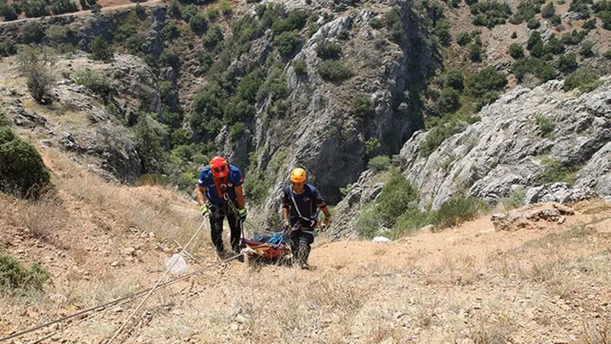 Uçuruma düşen kişi hayatını kaybetti
