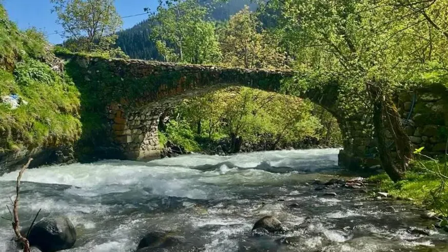 Orta Çağ’dan kalma taş köprü