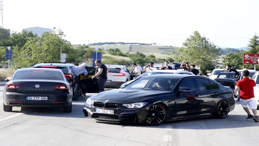 Uyuşturucuya özendirmekle suçlanan rap şarkıcısı tahliye edildi