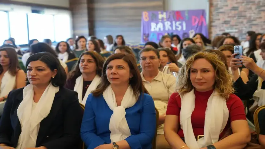 Bucak, 'Barış inşasında kadınlar' paneline katıldı