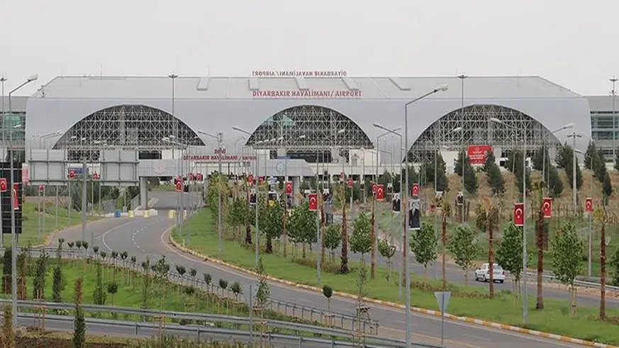 Onarılan pist yeniden uçuş trafiğine açıldı