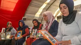 Anneler üzgünler