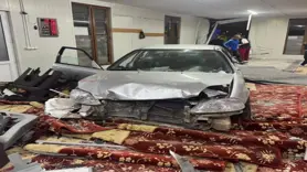 Alkollü sürücü camiye daldı