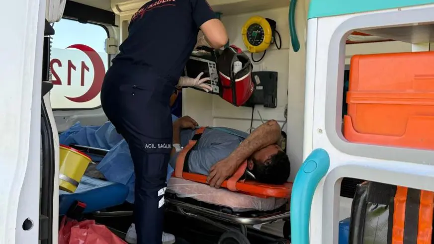 Ağaçtan düşen şahıs helikopterle hastaneye nakledildi