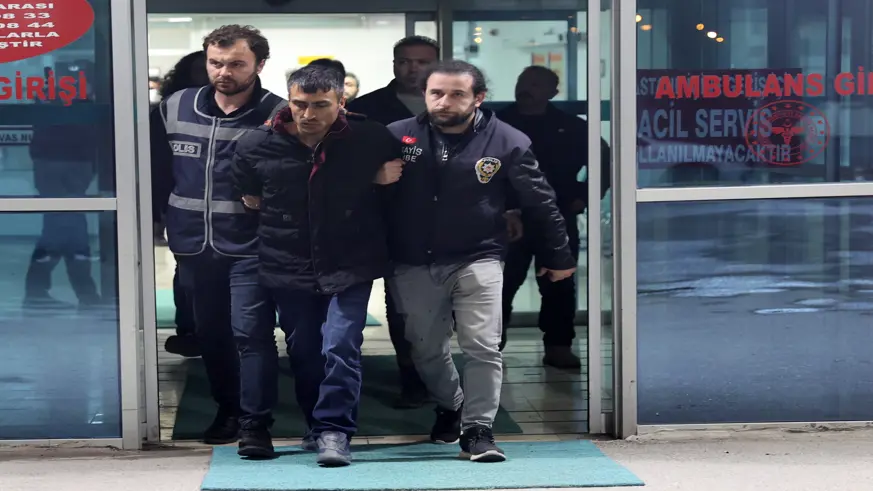 İKİ KARDEŞİ EVLERİNDE BIÇAKLAYARAK ÖLDÜRMÜŞTÜ