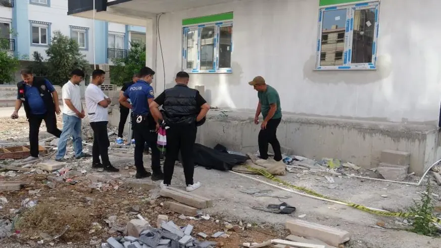 İş görüşmesi için gittiği şantiye önünde ölü bulundu