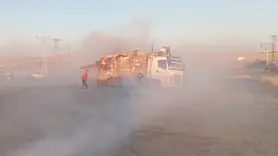 Kamyondaki saman balyaları yandı