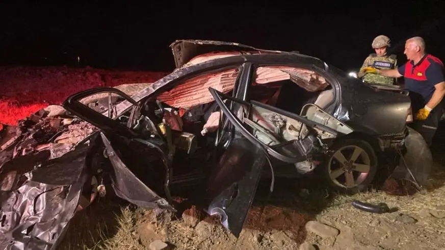 Elazığ’da otomobil şarampole devrildi