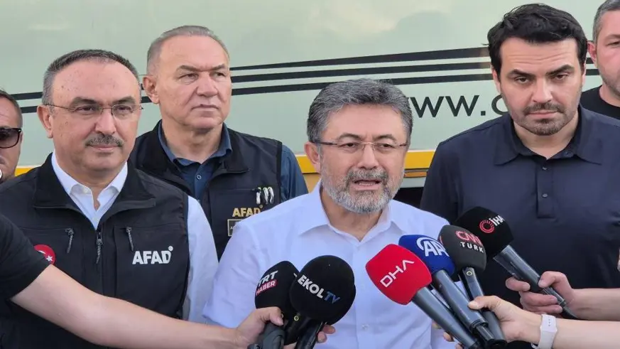 Yangında 22 kişi hastanelik oldu, bin 320 kişi tahliye edildi