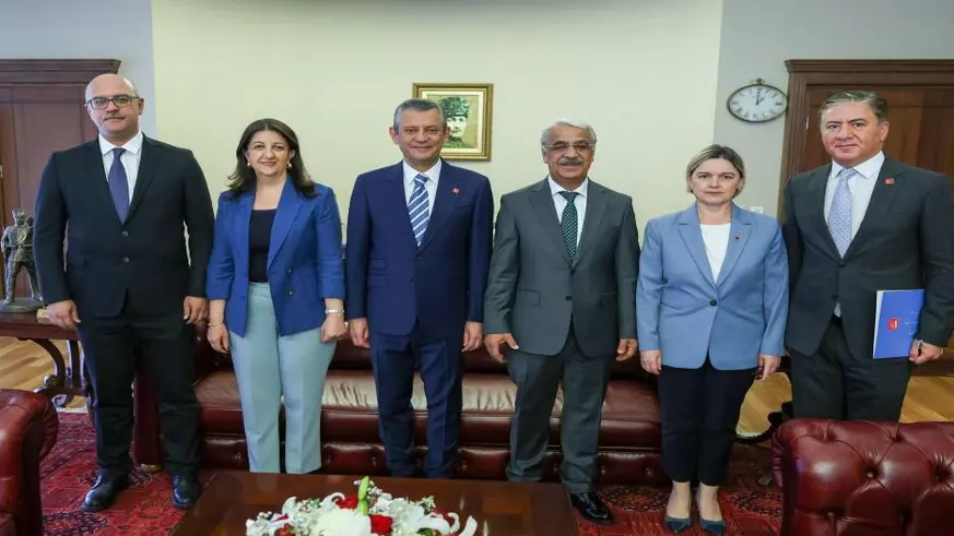 CHP lideri Özel, DEM heyetini kabul etti